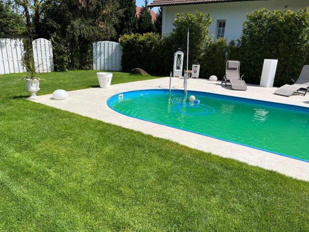 Rollrasen und SwimmingPool